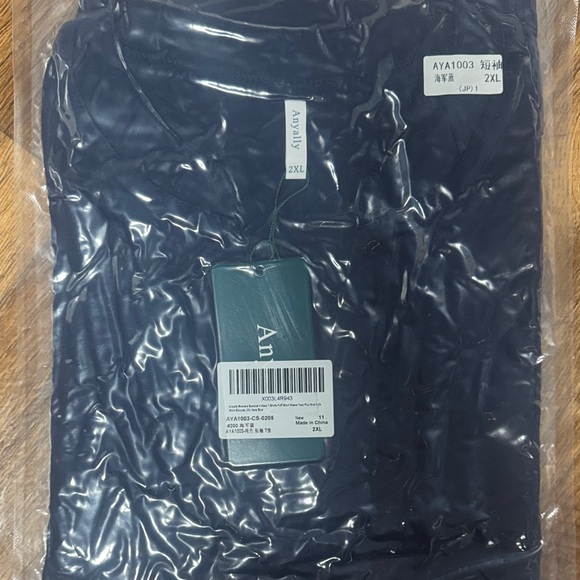 Chic Navy V-Neck Blouse for Women - Picture 5 of 6